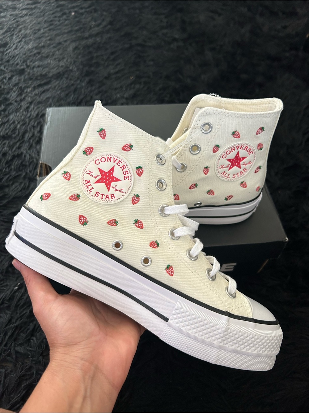 CONVERSE Chuck Taylor all star lift platform strawberry embroidered shoes sz 7